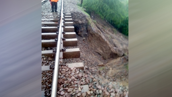 soil under railway track caved in due to heavy rain between Hetampur and Dholpur station