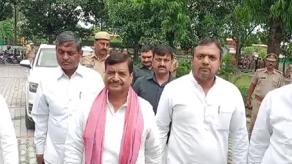 घोसी उपचुनाव: शिवपाल यादव ने वोटरों को धमकाने का लगाया आरोप