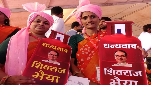 कौन हैं लक्ष्मी रैकवार जो 450 रुपए गैस सिलेंडर की पहली हितग्राही बनी!