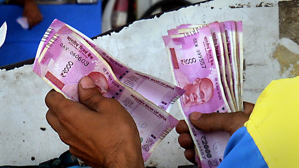 2000 के नोट जमा करने का बढ़ा समय, 7 अक्टूबर तक कर सकते जमा 2000 के नोट जमा करने का बढ़ा समय, 7 अक्टूबर तक कर सकते जमा