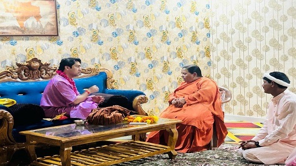 बागेश्वरधाम के धीरेंद्र शास्त्री से मिलने पहुंची भाजपा नेत्री उमा भारती, बुंदेलखंड की राजनीति में हलचल शुरू