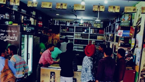 Big action of Excise Department, notice to 12 liquor shops, license of three suspended Big action of Excise Department, notice to 12 liquor shops, license of three suspended