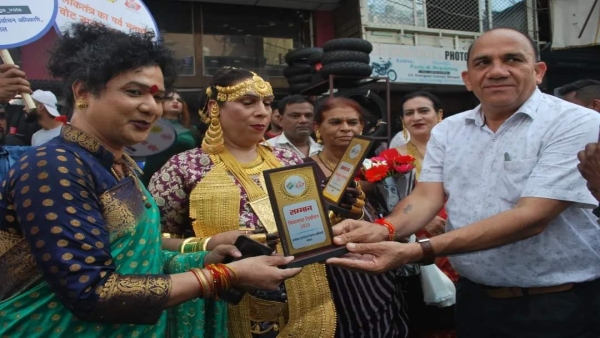 भोपाल में मतदान के लिए ट्रांसजेंडरों ने निकाली रैली