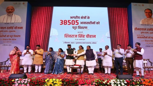 CM Shivraj inaugurated 66 new Deendayal Kitchen Centers and distributed patta to homeless people