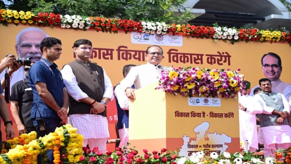 CM Shivraj Singh Chauhan flagged off the development chariots and sent them to districts of MP.