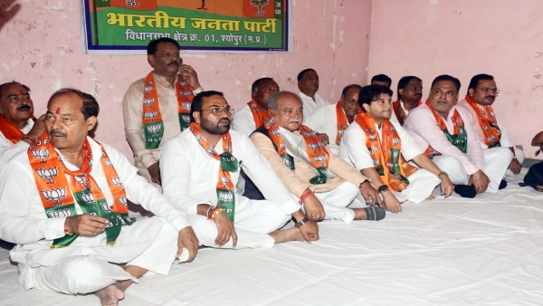 Minister Shranendra Singh Tomar, Jyotiraditya Scindia inaugurated the election office in Sheopur