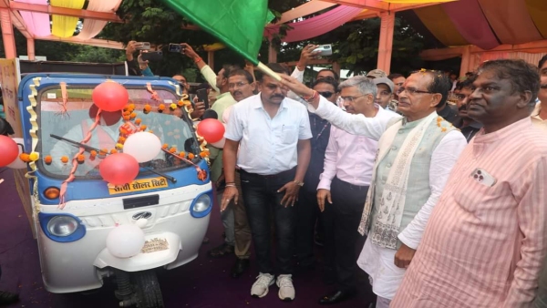 CM Shivraj inaugurated MPs first solar city, announced to build a medical college in Raisen. CM Shivraj inaugurated MPs first solar city, announced to build a medical college in Raisen.