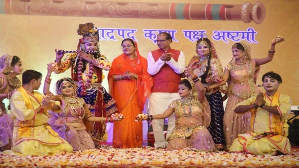 Krishna Janmashtami celebration, Shivraj Singh Chauhan broke Dahi Handi, danced by singing bhajans
