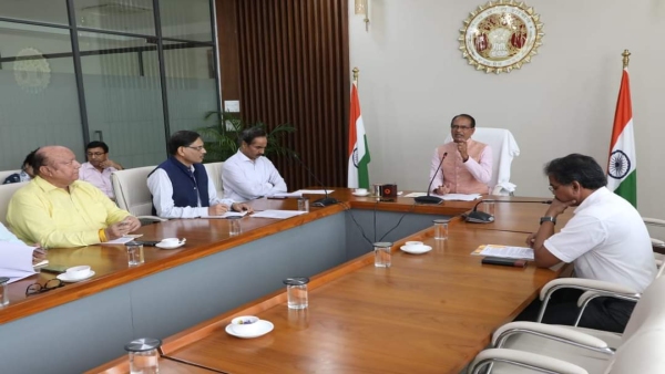 CM Shivraj Singh held a big meeting with officials regarding law and order and farmers problems.