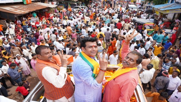 Jan Ashirwad Yatra, Bhojpuri actor Ravi Kishan said Zindagi jhand ba, Congress ko ghamand ba