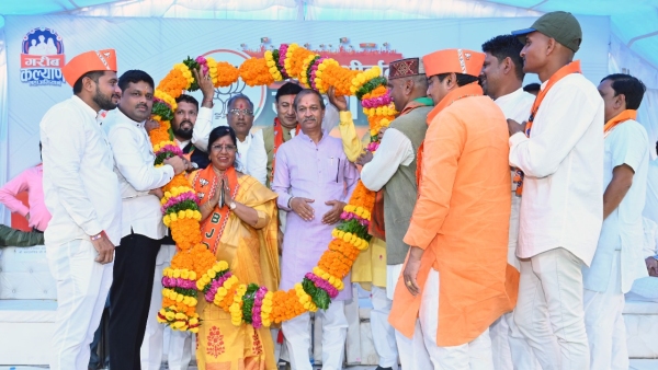 meeting of Manawar and Gandhwani, MP Chhatar Singh Darbar said that Congress betrayed the tribes