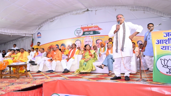 meeting of Manawar and Gandhwani, MP Chhatar Singh Darbar said that Congress betrayed the tribes