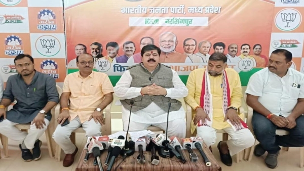 Durgesh Keshwani, Narsinghpur Jalam Patel discussed with journalists called Congress anti-Sanatan