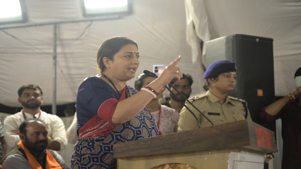 Minister Smriti Iranis big statement on Hindu religion in Jan Ashirwad Yatra in Sehore