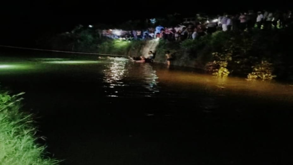 Terrible accident in Haidergarh, car filled 6 people fell into Khanti, woman and 3 children died Terrible accident in Haidergarh, car filled 6 people fell into Khanti, woman and 3 children died