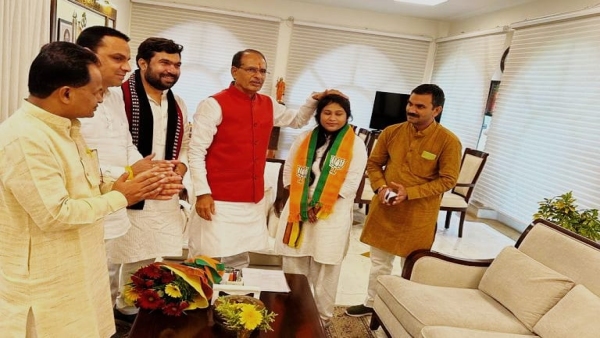 CM Shivraj made Monica Bhatti join BJP, BJP can field candidate from tribal area Amarwada