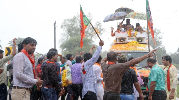Dattigaon, and ops Bhadauria participated in the Jan Ashirwad Yatra in Makhannagar of Sohagpur Assembly.