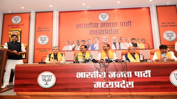 Shivraj Singh Chauhan and Tomar inaugurated BJPs hi-tech media center in Bansal one