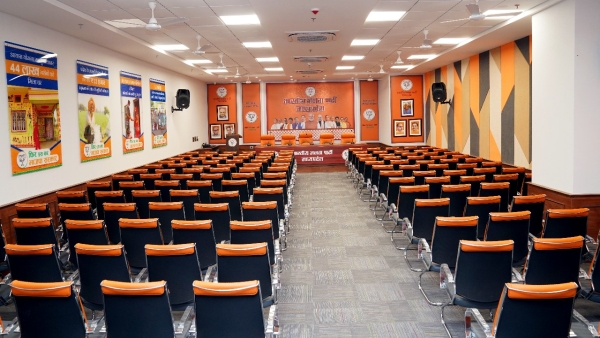 Shivraj Singh Chauhan and Tomar inaugurated BJPs hi-tech media center in Bansal one