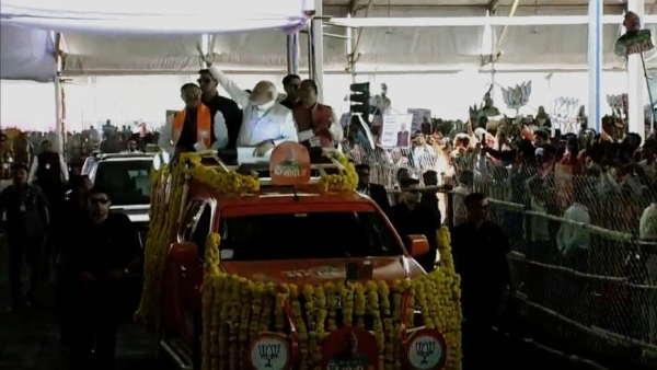 Lakhs of BJP workers gave a warm welcome to PM Narendra Modi when he reached Jamboree Maidan. Lakhs of BJP workers gave a warm welcome to PM Narendra Modi when he reached Jamboree Maidan.