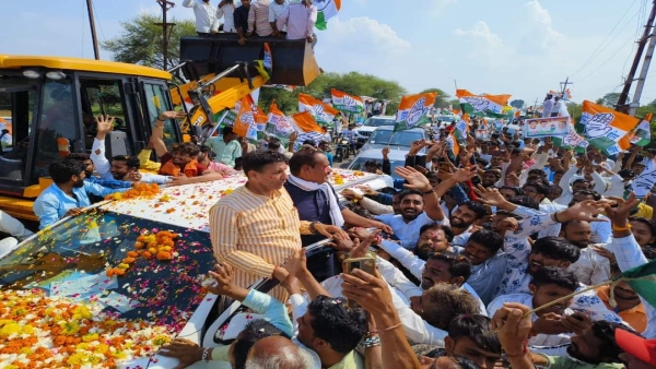 Jan Aakrosh Yatra started, Govind Singh showed strength, Jitu Patwari took Digvijay Singh on bike