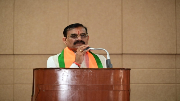 MP Vishnudutt Sharma gave statement on CM Shivraj flagging off the trial run of Indore Metro MP Vishnudutt Sharma gave statement on CM Shivraj flagging off the trial run of Indore Metro