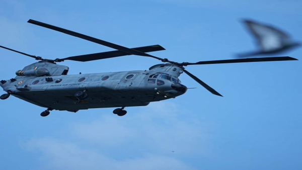 Crowd gathered on VIP roads due to the biggest air show, CM Shivraj singh chauhan participated Crowd gathered on VIP roads due to the biggest air show, CM Shivraj singh chauhan participated