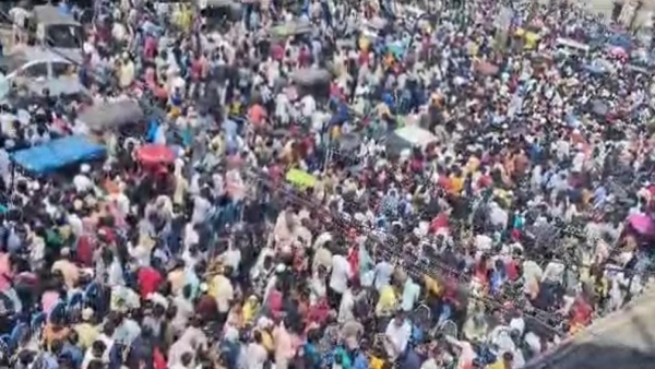 Crowd gathered on VIP roads due to the biggest air show, CM Shivraj singh chauhan participated Crowd gathered on VIP roads due to the biggest air show, CM Shivraj singh chauhan participated