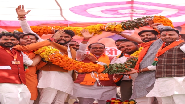 CM Shivrajs big statement in Mauganj, said - I gave money and respect to sisters, Congress worried CM Shivrajs big statement in Mauganj, said - I gave money and respect to sisters, Congress worried