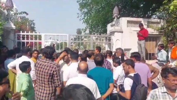 Gadar after the fifth bjp list, supporters of Munnalal Goyal reached Scindias palace and danced.