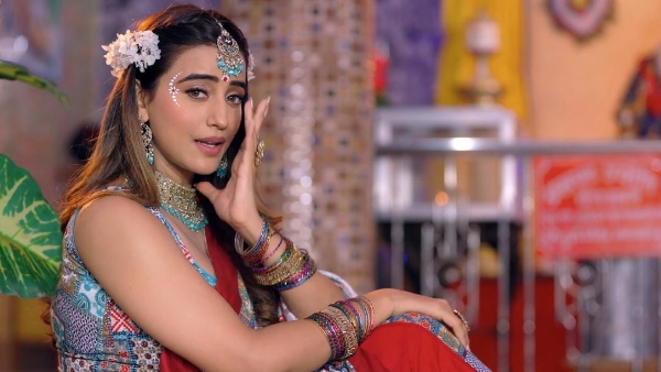 Bhojpuri Song: Akshara Singh praised the beauty of Maa Durga with the goddess song ‘Mai Ke Sajao Re’