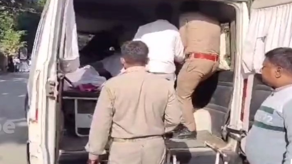 woman set fire along with two children in Amroha of uttar pradesh 