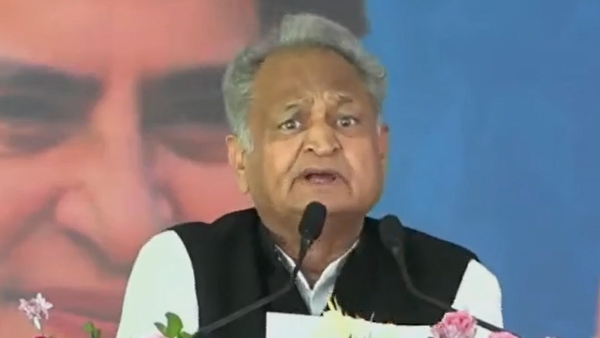 CM ashok gehlot in Priyanka Gandhi Rally