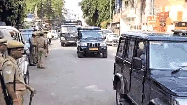 Don Bablu Srivastava was brought to prayagraj gangster court gaurded by Heavy police force