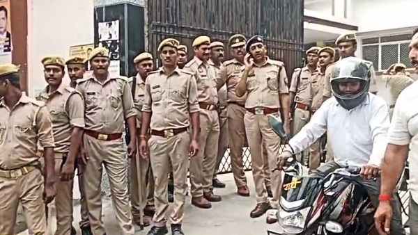 Don Bablu Srivastava was brought to prayagraj gangster court gaurded by Heavy police force