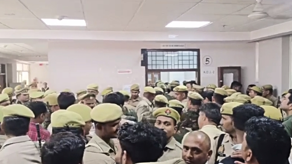 Don Bablu Srivastava was brought to prayagraj gangster court gaurded by Heavy police force