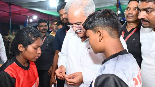 BAGHEL WITH CHILDREN