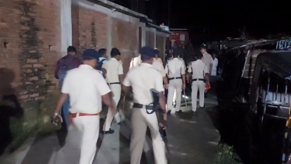 villagers set fire to the Garhan police station of Muzaffarpur in Bihar villagers set fire to the Garhan police station of Muzaffarpur in Bihar