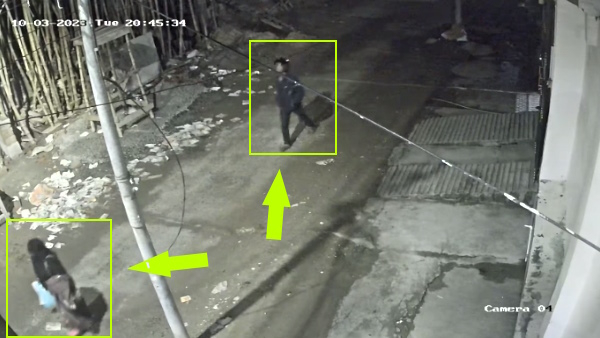 CCTV video of a man wearing helmet shot a women on road in Muzaffarpur of bihar CCTV video of a man wearing helmet shot a women on road in Muzaffarpur of bihar