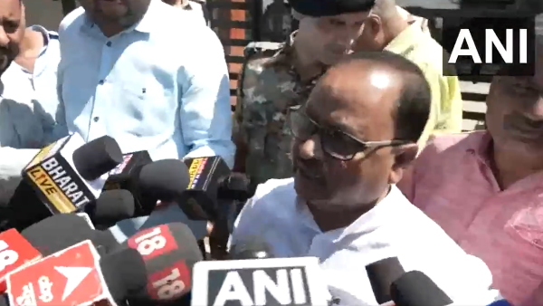 बिहार में जेडीयू विधायक ने पत्रकारों को बोले अपशब्द