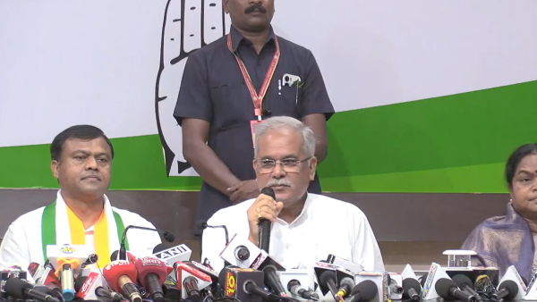 मोदी जुमलेबाज हैं, आते हैं और जुमलेबाजी करके चले जाते हैं