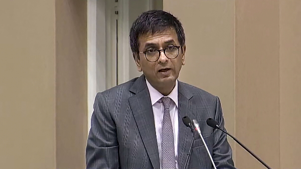 न्यायाधीश बनना चाहते हैं तो तकनीक का ज्ञान सीखना होगा: CJI