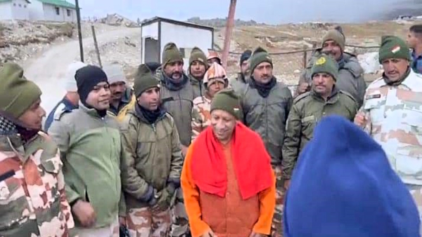 CM Yogi reached India Tibet border and met army soldiers Could not go Kedarnath due to bad weather