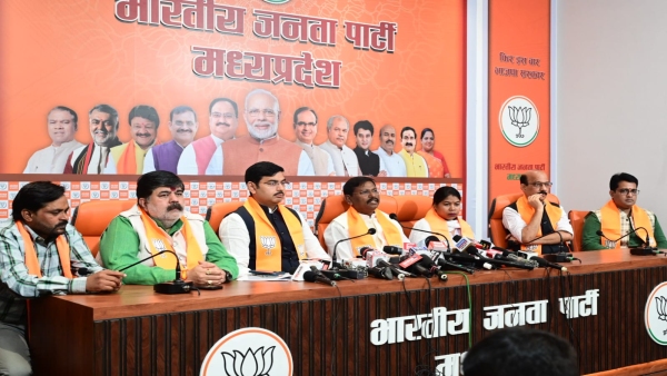 bjp leader Durgesh Keswani said that tickets are being changed daily in Congress.