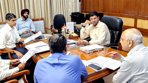 Haryana: Deputy CM Dushyant Chautala said, there will be QR code on liquor bottles and boxes