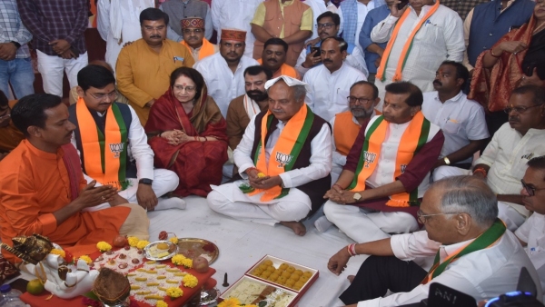 Narendra Singh Tomar inaugurates divisional media centre, takes a jibe at Congress