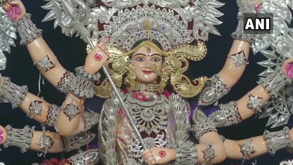 ओडिशा: लोगों ने देवी दुर्गा को दी भव्य विदाई