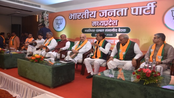 Amit Shah gave mantra to the leaders of Chambal, angry uncles and SP, BSP and BJP leaders.
