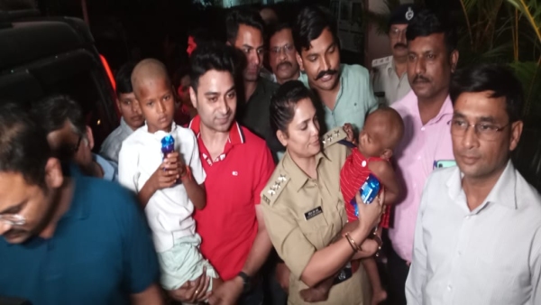 Police recovered two children who were kidnapped in the name of party, 4 accused including two women Police recovered two children who were kidnapped in the name of party, 4 accused including two women