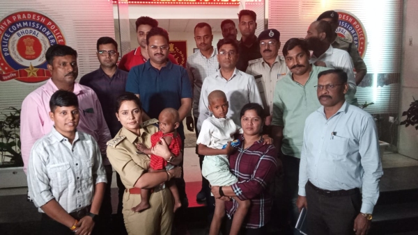 Police recovered two children who were kidnapped in the name of party, 4 accused including two women Police recovered two children who were kidnapped in the name of party, 4 accused including two women